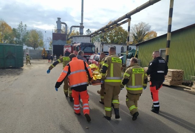 Poszkodowana kobieta została zabrana śmigłowcem Lotniczego Pogotowia Ratunkowego do szpitala w Gorzowie Wielkopolskim.