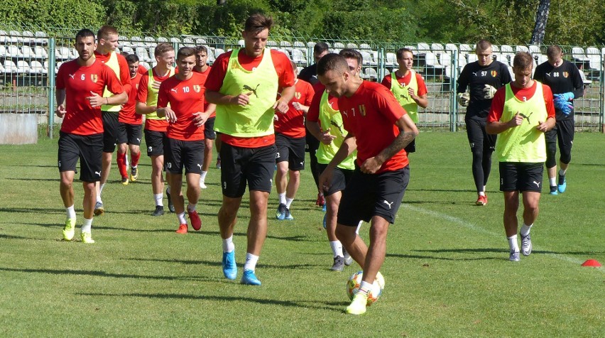 Nowy sztab szkoleniowy poprowadził trening Korony Kielce. Nie było wszystkich piłkarzy. Co z nowym obrońcą? [DUŻO ZDJĘĆ, WIDEO]