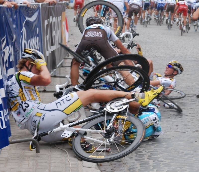 Niebezpieczna kraksa na Lipowej podczas Tour de Pologne! (zdjęcia)