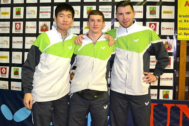 Od lewej; Huang, Kolarek, Such byli bardoz zadowoleni, że w okresie częstych meczów i rozjazdów, zdołali dobrze zagrać w turnieju  Europejskiej Unii Tenisa Stołowego.