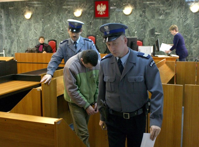 Jarosław S. z Tarnobrzega spędzi w zakładzie jeszcze trzy i pół roku, gdyż od roku przebywa w tymczasowym areszcie. Ten okres zaliczono mu na poczet kary.