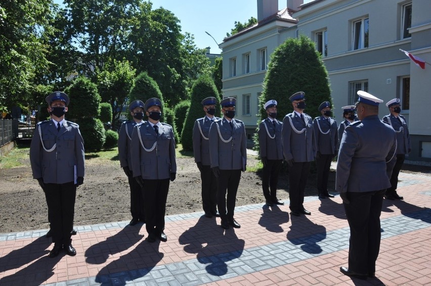 Święto policji w Piszu i Ełku. Odznaczenia i awanse policjantów z regionu [ZDJĘCIA]