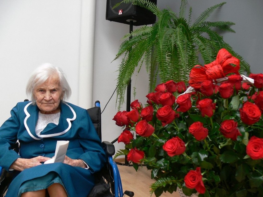 Helena Stec z Sandomierza skończyła 100 lat. W Domu Pomocy Społecznej w Sandomierzu urządzono jej wspaniałe przyjęcie