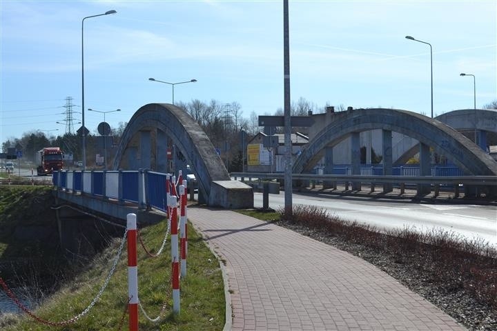 Częstochowa: Mosty nad Kucelinką sypią się. Będą utrudnienia, a remont nie w tym roku [ZDJĘCIA]