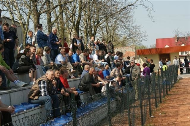 Pilka nozna, IV liga. GKS Grodków - Olimpia Lewin Brzeski...