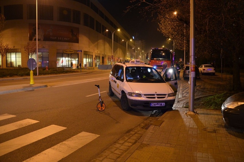 Wrocław: Wypadek pod Sky Tower. Zderzyły się dwa auta [FOTO]