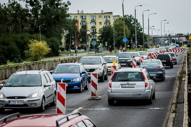Specjaliści z serwisu Korkowo.pl przygotowali raport podsumowujący zimowe prędkości w największych polskich miastach.Które miasto tym razem okazało się najwolniejsze, a gdzie kierowcy przyspieszyli?