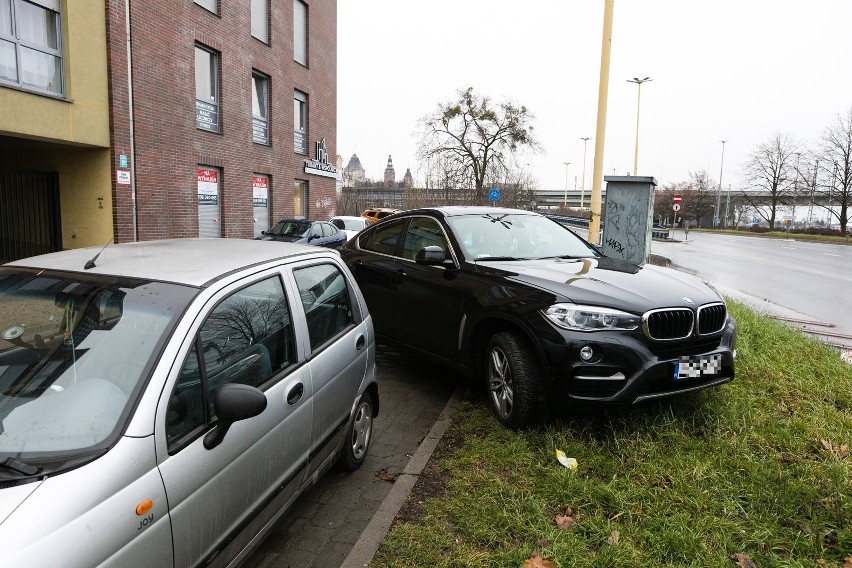 Kolejny mistrz parkowania na Podzamczu - 8 stycznia 2020....