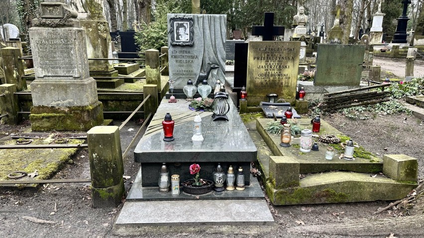 Grób Ireny Kwiatkowskiej znajduje się na Cmentarzu...