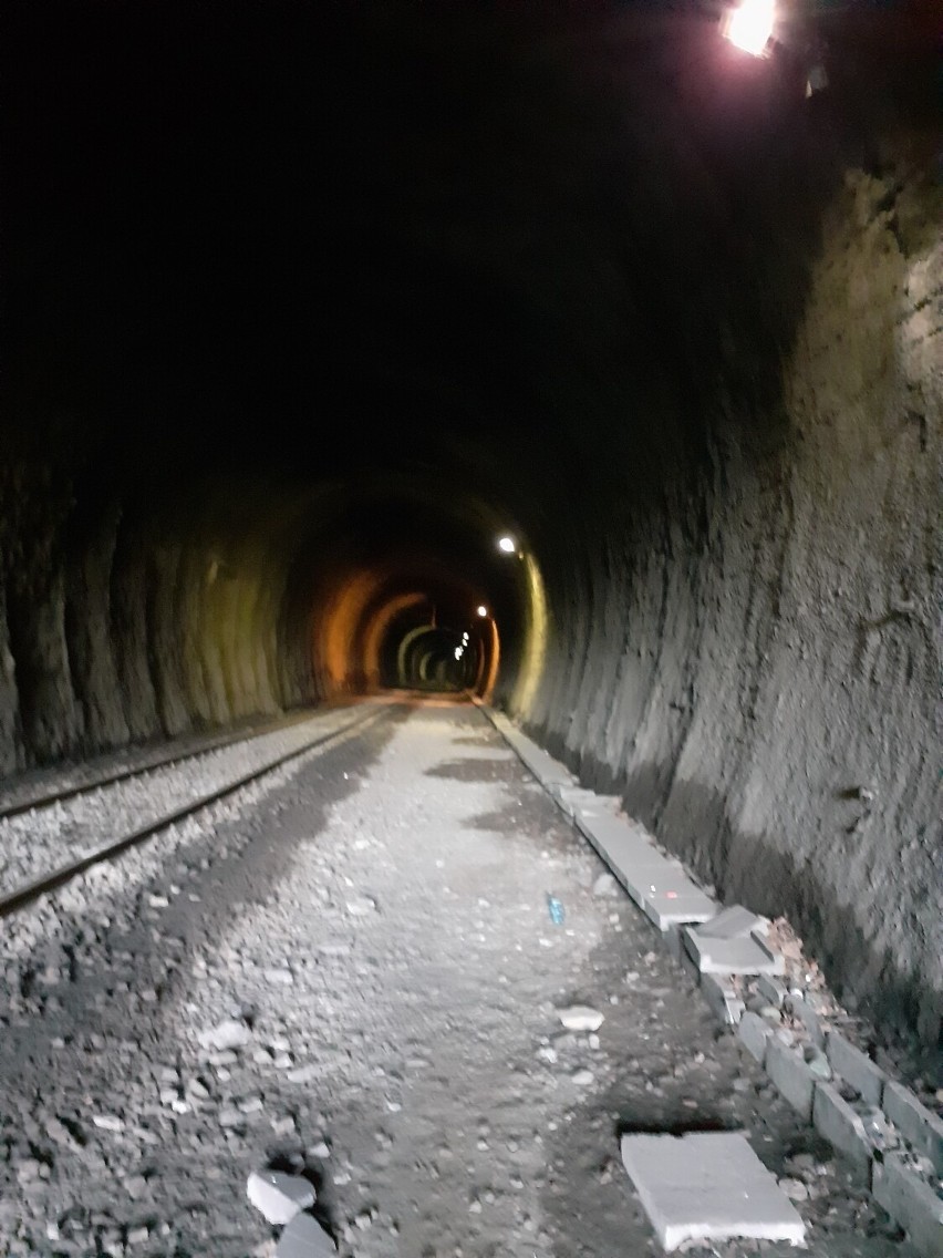 727 metry w ciemnościach. Zobaczcie najdłuższy tunel...