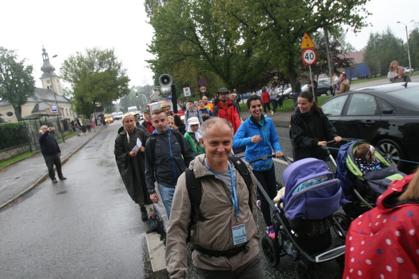 Wyruszyła 25. Piesza Pielgrzymka Diecezji Bielsko-Żywieckiej na Jasną Górę 2016 [ZDJĘCIA]