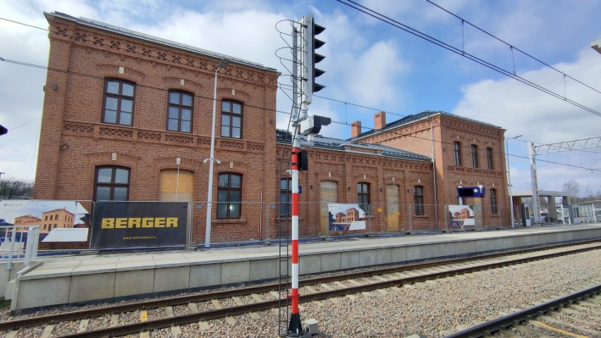 Budynek dworca kolejowego w śródmieściu Dąbrowy Górniczej...