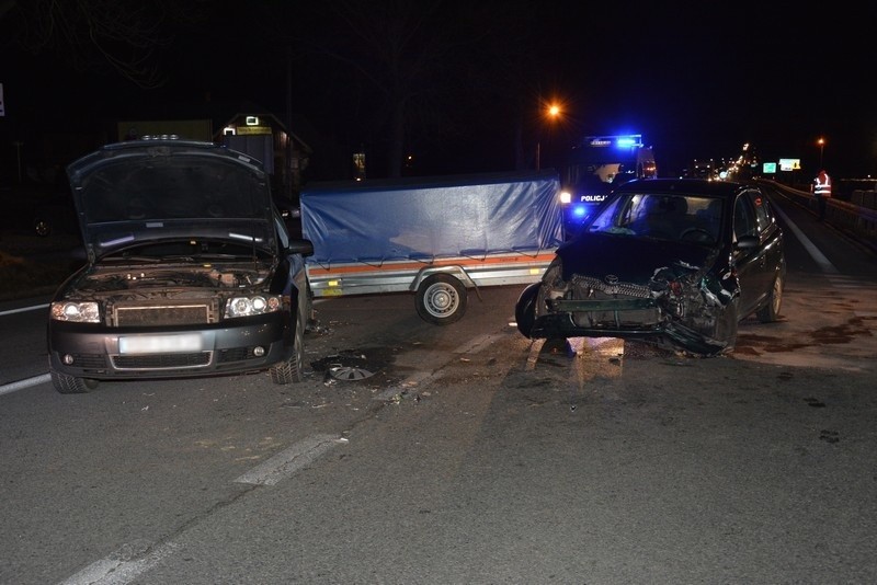 Wypadek w Miejscu Piastowym. Na drodze krajowej nr 28 zderzyły się dwa samochody, jedna osoba została ranna