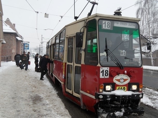 O likwidacji tramwaju nr 18, kursującego z Bytomia do Rudy Śląskiej, mówiło się już od dawna, głównie dlatego, że linia ta jest uciążliwa dla kierowców i mieszkańców okolicznych domów. Teraz tramwaj zostanie zlikwidowany, ale z nieco innego powodu.