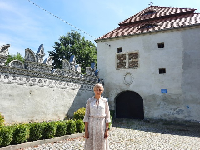 Renesansowe mury to pozostałość po pałacu w Trzebini.