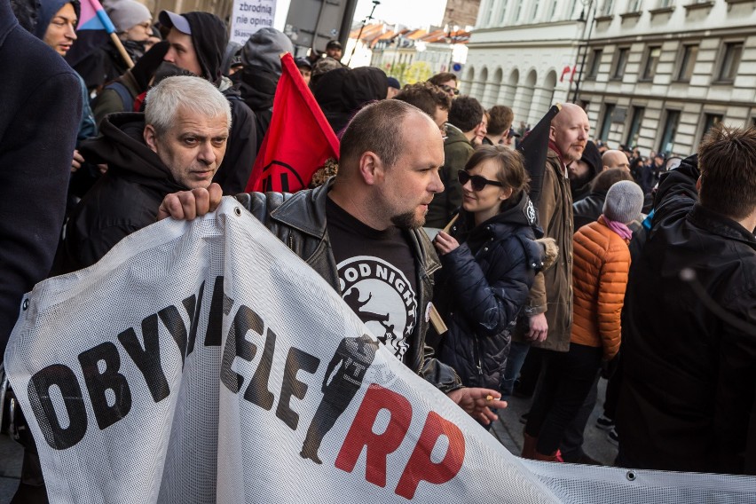 Marsz ONR w Warszawie [ZDJĘCIA] Narodowcy świętowali, Obywatele RP chcieli zablokować pochód