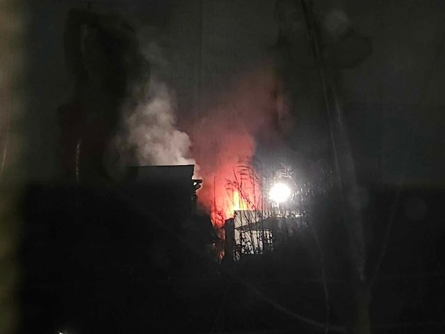 Pożar w Bielsku-Białej. Płonie suszarnia drewna. Strażacy walczą w ogniem