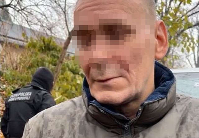 Członkowie organizacji „Łowcy Pedofili" ECPU Polska przygotowali zasadzkę na mężczyznę, dokonali obywatelskiego zatrzymania 47-latka i przekazali go policji.