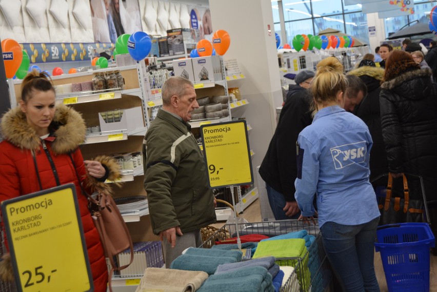 Otwarcie Bursztynowa Park w Ostrołęce: tak wyglądają sklepy Decathlon, Media Markt, Smyk, Jysk, Komfort i Komfort Łazienki [ZDJĘCIA+WIDEO]