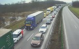 Wypadek na autostradzie A4 w kierunku Wrocławia. Pod Kątami Wrocławskimi zderzyły się 3 pojazdy. Korek ma ponad 12 km