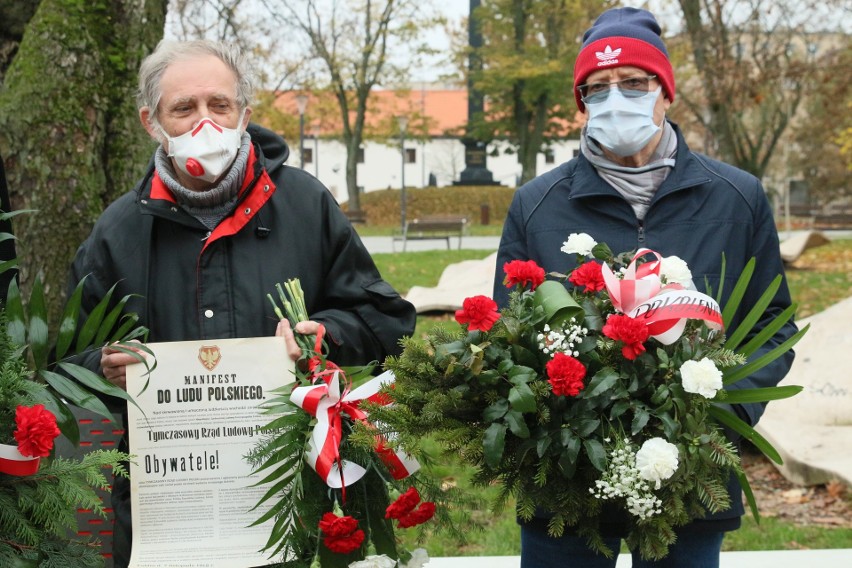 Lubelscy działacze lewicy uczcili 102. rocznicę powstania rządu Daszyńskiego. Zobacz zdjęcia