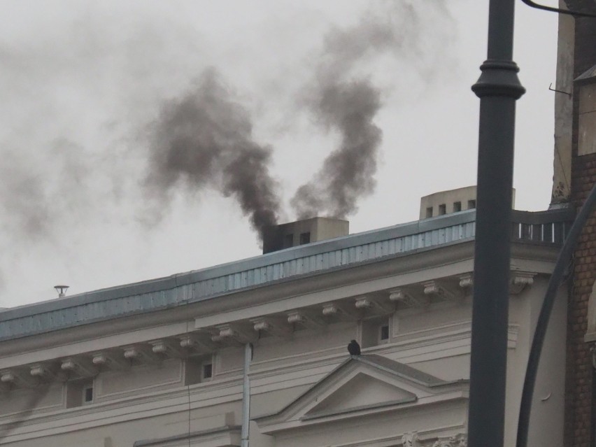 Smog w Łodzi! Jakość powietrza nie jest tragiczna, ale i tak normy zanieczyszczeń zostały przekroczone. Polskie miasta w czołówce rankingu!