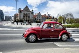 Od maluchów po mustangi - przez Poznań przejechały zabytkowe auta. Zobacz zdjęcia!