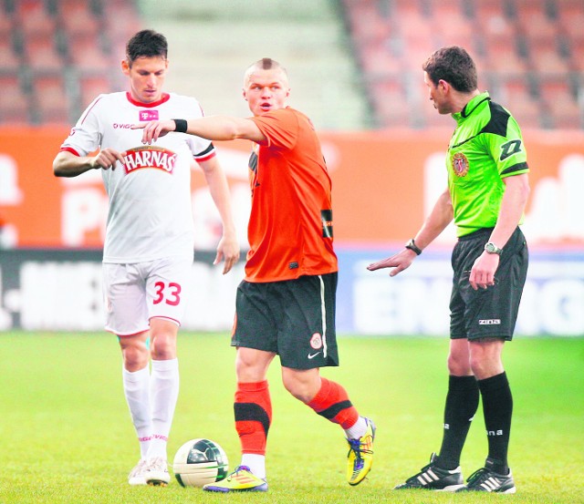 Sebastian Jarzębak wiosną też sędziował mecz Zagłębia z Widzewem.