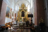 Zabytkowe włoszczowskie organy już po konserwacji. Kościół pięknie pomalowany. Trwa remont zabytkowej plebanii (WIZUALIZACJE)