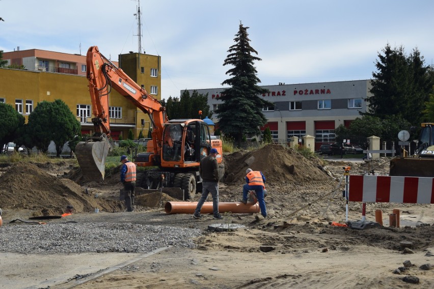 Remont ronda trwa pełną parą. Na miejscu pracuje ciężki...