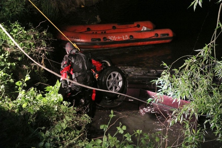 Wypadek w Ratowicach, BMW wpadło do Odry, 17.05.2015