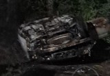Dachowanie i pożar samochodu w powiecie grójeckim. Kierowca BMW spłonął. Trwa ustalanie jego tożsamości