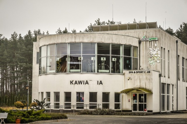 Mały basen i spa robiły ogromne wrażenie, a rozmach inwestycji zaskakiwał klientów, których nie było jednak tak wielu, jak być może oczekiwano. Obiekt od pięciu lat popada w ruinę. 