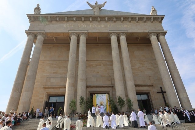 Msze święte za Benedykta XVI odbędą się w Katowicach i Częstochowie