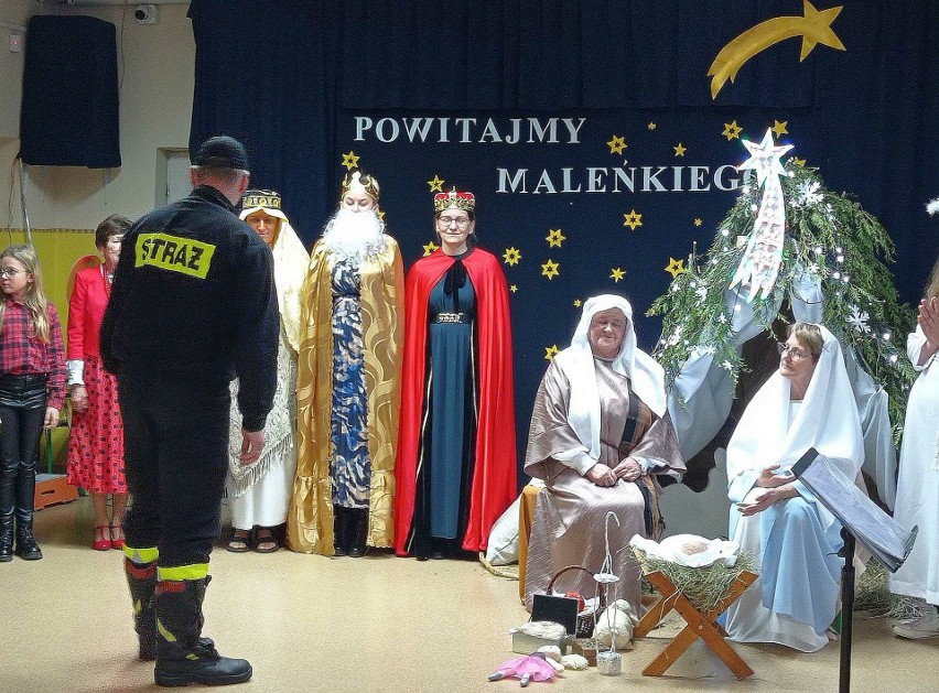 Barwne Jasełka Bożonarodzeniowe w Trębowcu, małej wsi gminy Mirzec