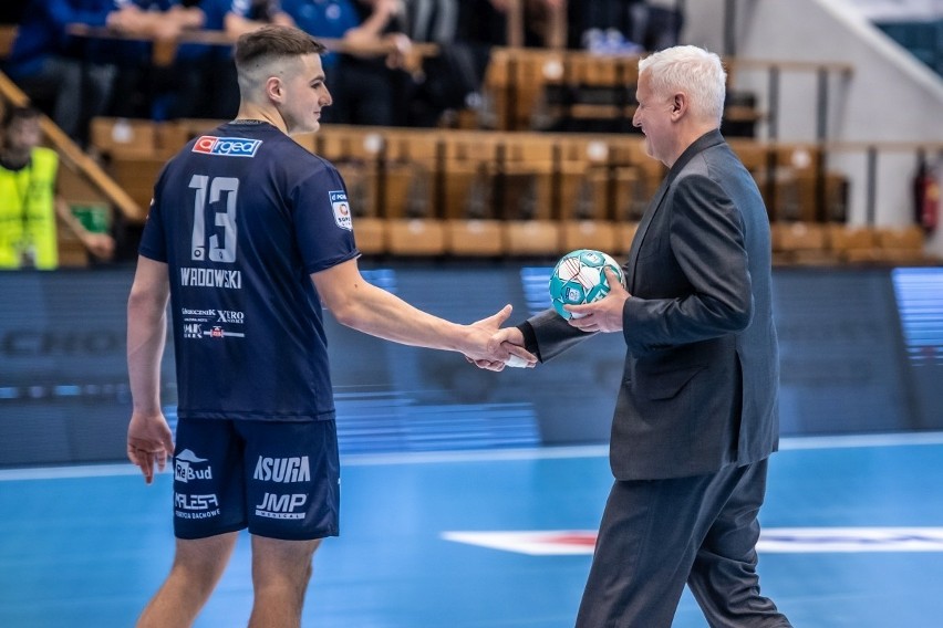 Bogdan Kmiecik jest prezesem i właścicielem handballowego...