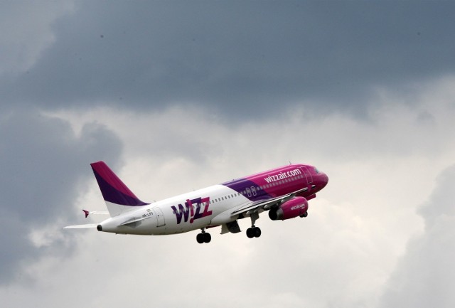 Samolot linii WizzAir.