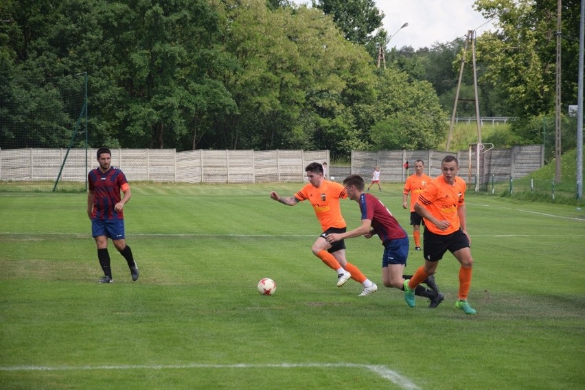 Małapanew Ozimek wygrała derby z KS-em Krasiejów 4-2.