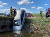 Samochód wpadł do rzeki, poszkodowany kierowca