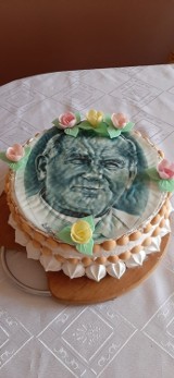 Polacy prezentują torty, które upiekli z okazji setnej rocznicy urodzin Jana Pawła II. Zobaczcie efekty! [ZDJĘCIA]
