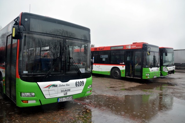 Tabor spółki PKS Zielona Góra, który w poniedziałek stał na parkingu.