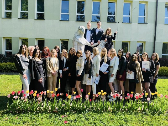 Uroczyste zakończenie roku szkolnego klas maturalnych w Zespole Szkół Gastronomicznych i Hotelarskich w Sandomierzu.