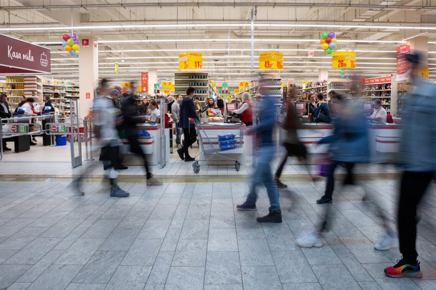 Kraków. Zakupy last minute. Przedświąteczne szaleństwo w sklepach i korki na drogach [ZDJĘCIA]