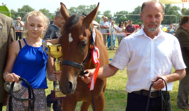 Opatowiec odlicza już dni i godziny do Świętokrzyskiego Młodzieżowego Championatu Koni Małopolskich. Dwudniowa impreza rozpocznie się w sobotę, 13 lipca, o godzinie 10, na królewskich błoniach nad Wisłą i ma szczególną rangę. To jubileuszowa, 20. edycja championatu, zarazem... pierwsza w mieście Opatowiec. Obejrzymy rewię końskich piękności, będzie też wiele innych atrakcji. Imprezie patronuje "Echo Dnia". >>> ZOBACZ WIĘCEJ NA KOLEJNYCH ZDJĘCIACH 