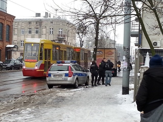 Policjanci zauważyli mężczyznę w tym miejscu.