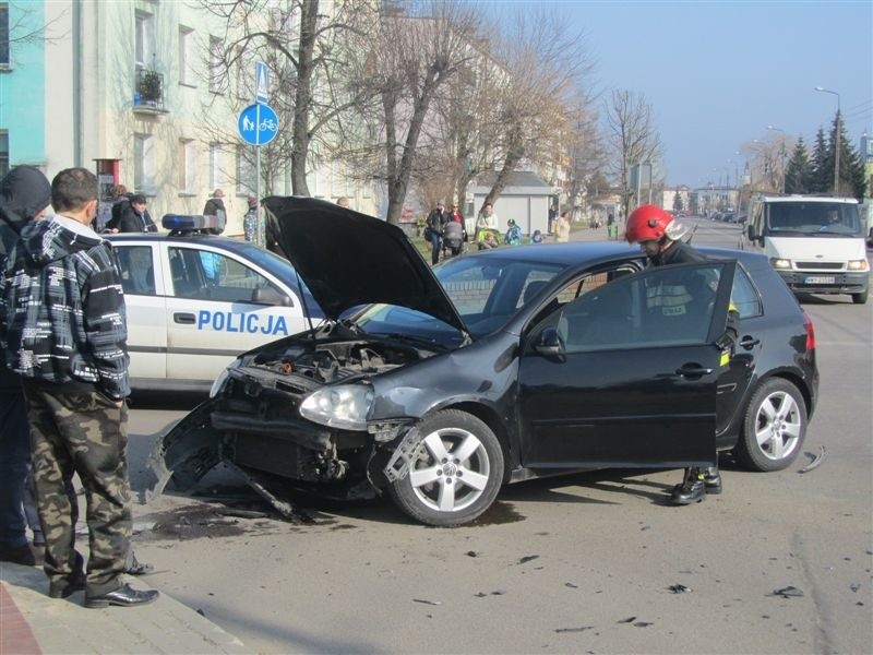 Zderzenie na skrzyżowaniu Prostej i Sowińskiego w Wyszkowie (zdjęcia)