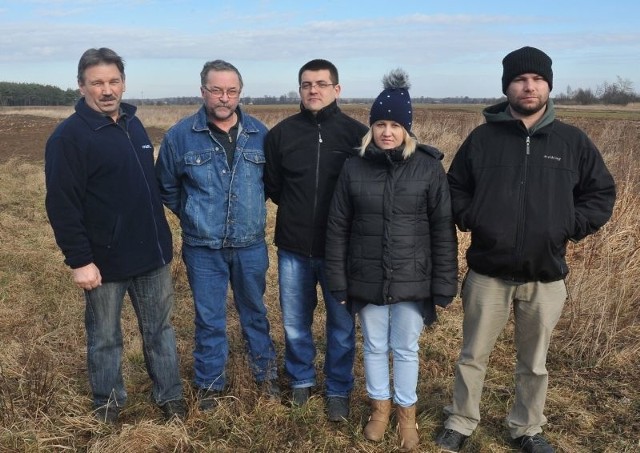 - Planowana inwestycja w żaden sposób nam nie pomoże i nie polepszy warunków życia, wręcz przeciwnie - jeszcze je pogorszy. To co zyskamy, to jeszcze większy smród - irytują się mieszkańcy