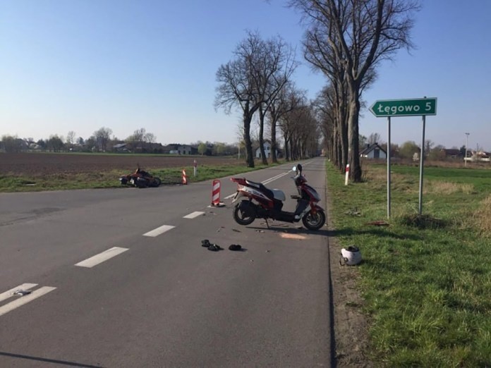 SULECHÓW. Wypadek na drodze. Na skrzyżowaniu zderzyło się dwóch motorowerzystów. Na miejsce wezwano pogotowie