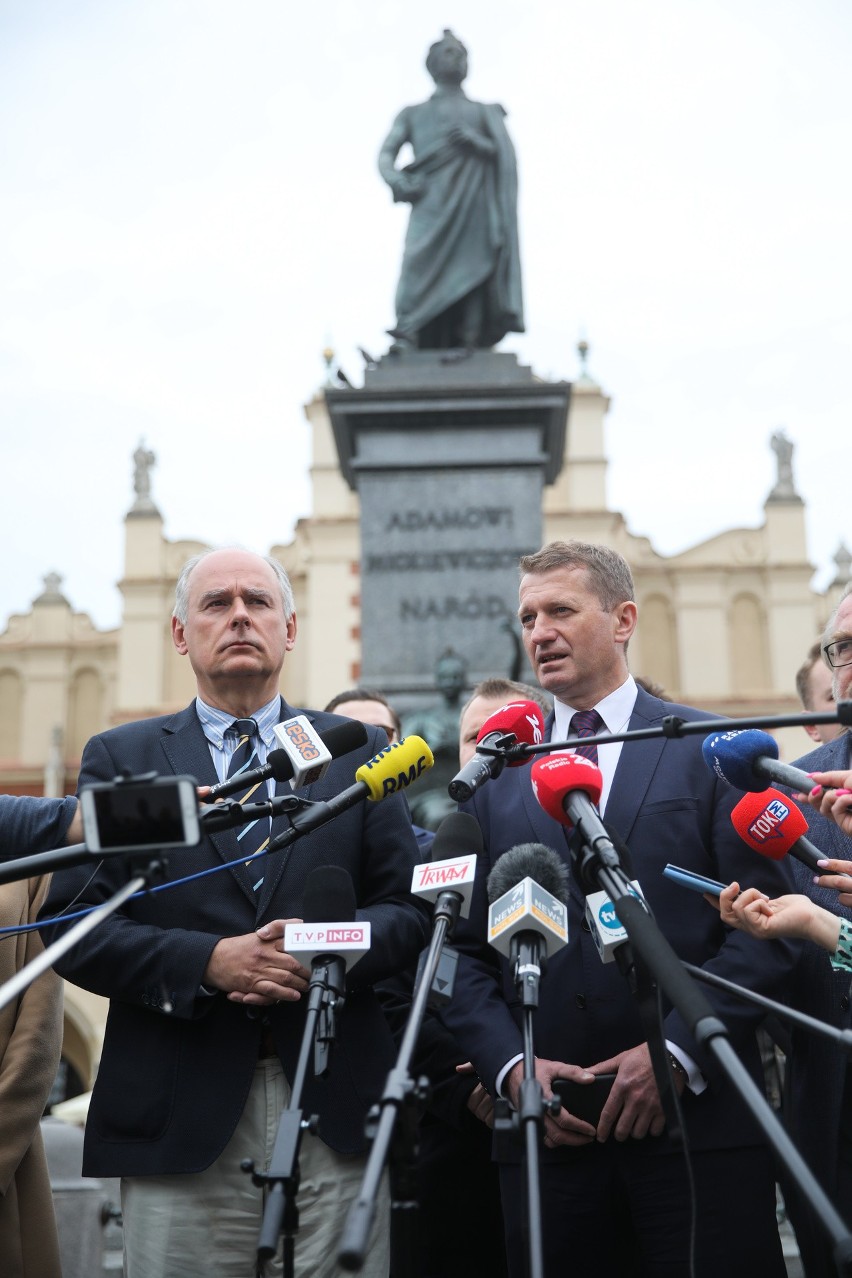 Paweł Zalewski i Ireneusz Raś na konferencji na krakowskim...