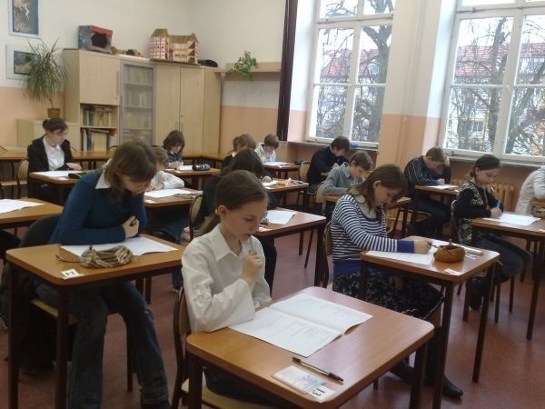 Tysiące uczniów szkół podstawowych w regionie radomskim właśnie zaczyna pisać test szóstoklasistów.